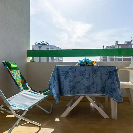 Appartement Great With Sunny Terrace In *